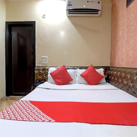 Oyo Flagship 81569 The Red Rose Inn New Delhi Luaran gambar