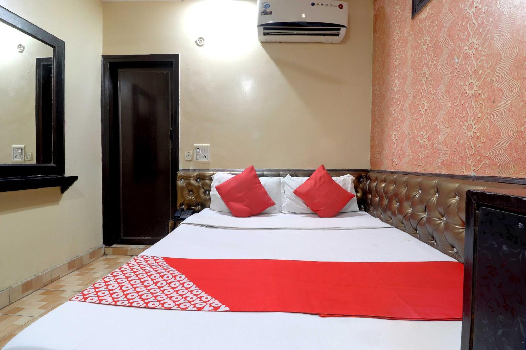 Oyo Flagship 81569 The Red Rose Inn New Delhi Luaran gambar