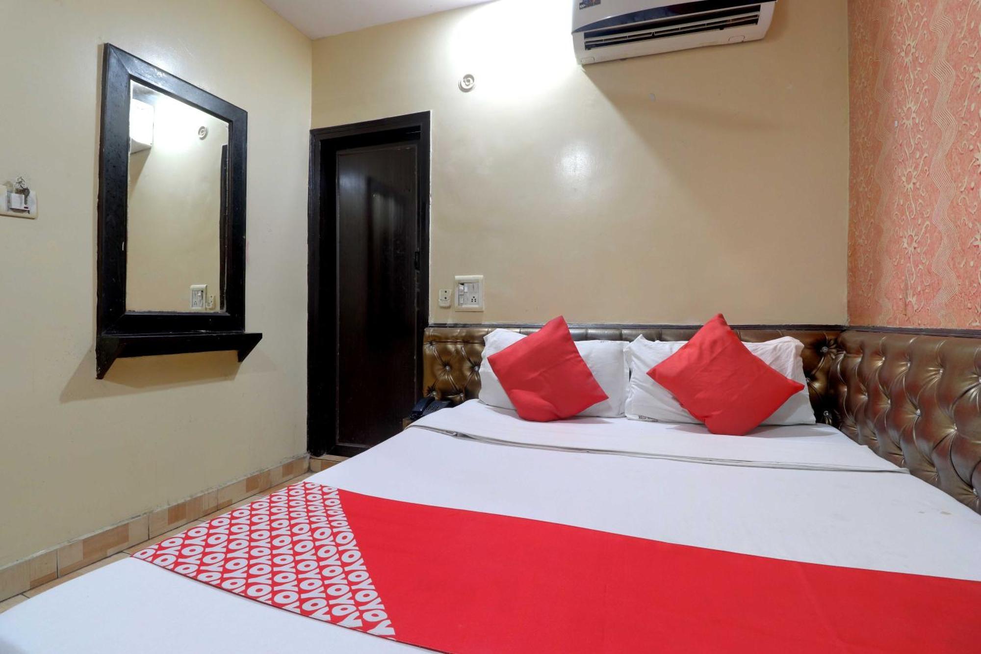 Oyo Flagship 81569 The Red Rose Inn New Delhi Luaran gambar