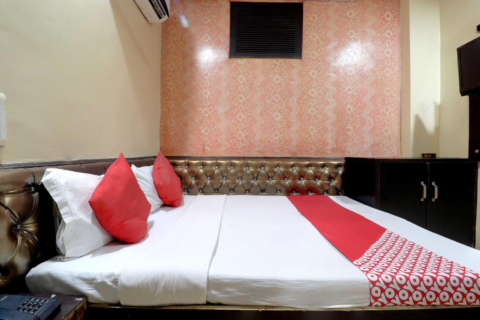 Oyo Flagship 81569 The Red Rose Inn New Delhi Luaran gambar