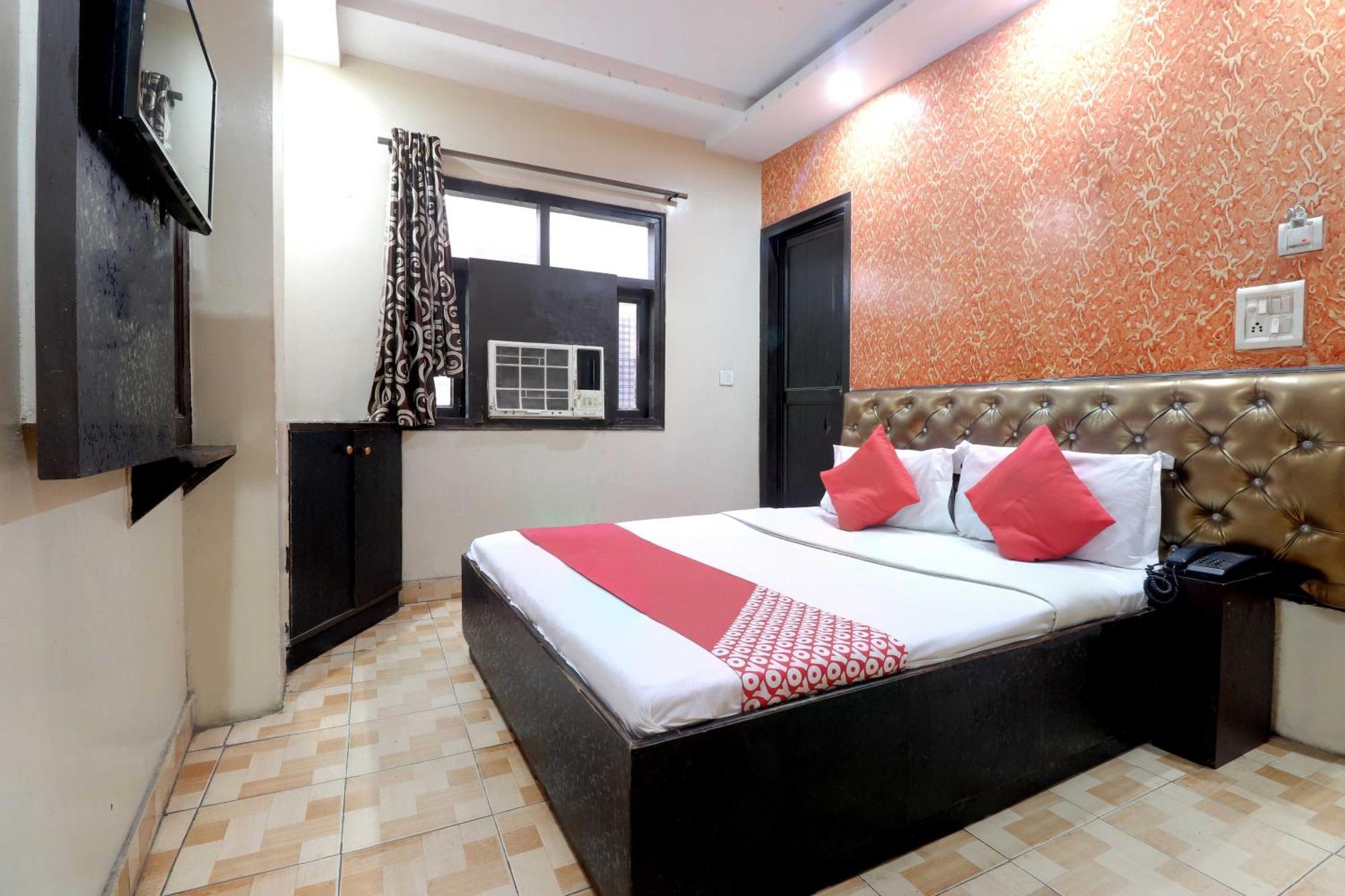 Oyo Flagship 81569 The Red Rose Inn New Delhi Luaran gambar