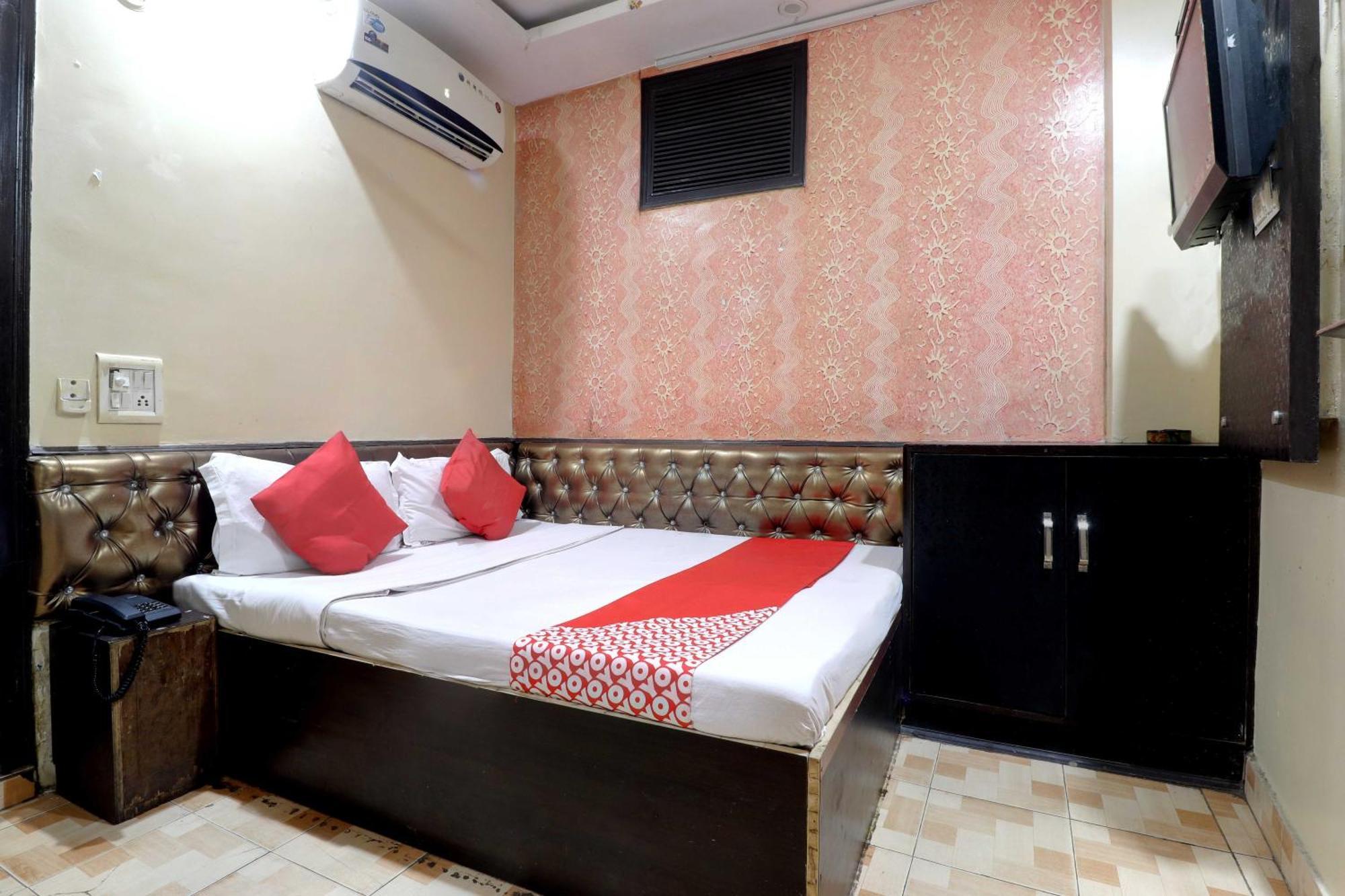 Oyo Flagship 81569 The Red Rose Inn New Delhi Luaran gambar