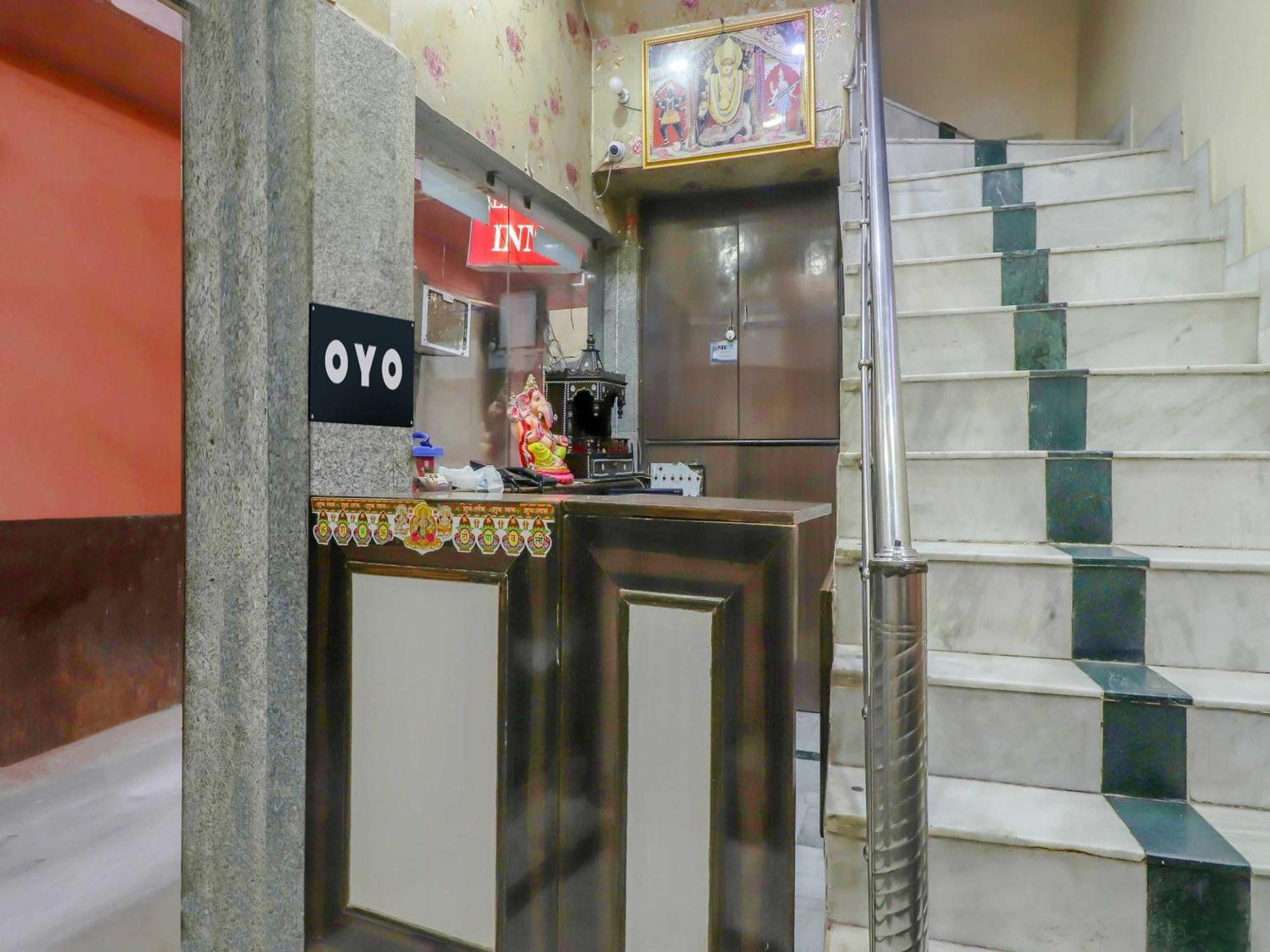 Oyo Flagship 81569 The Red Rose Inn New Delhi Luaran gambar